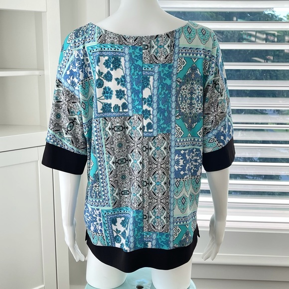 RICKI’S Women's Patterned Blue Green White Black 3/4 Sleeve Scoop Neck Top - Picture 3 of 6